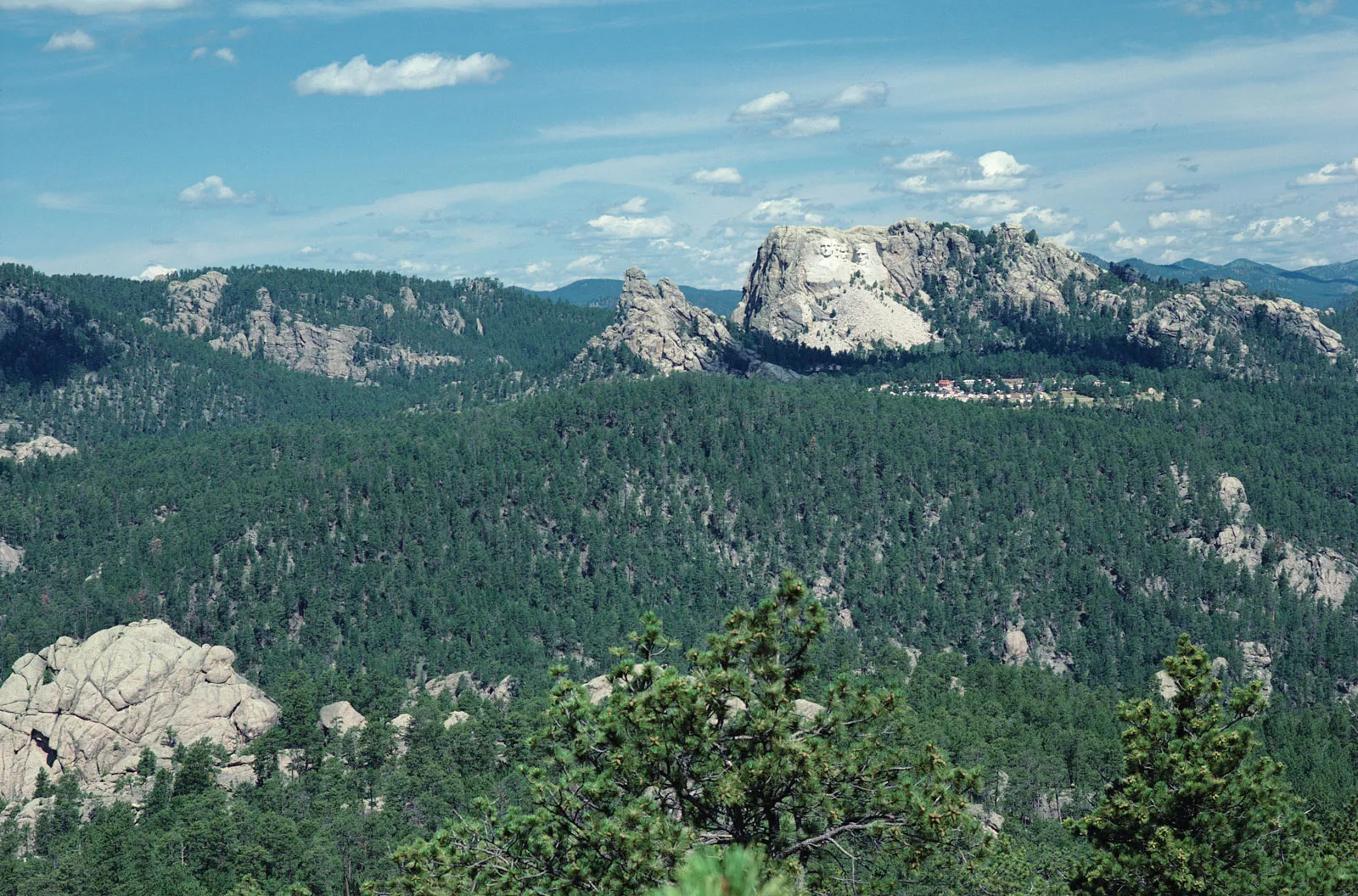 Black Hills Hotels - South Dakota landscape near Mount Rushmore