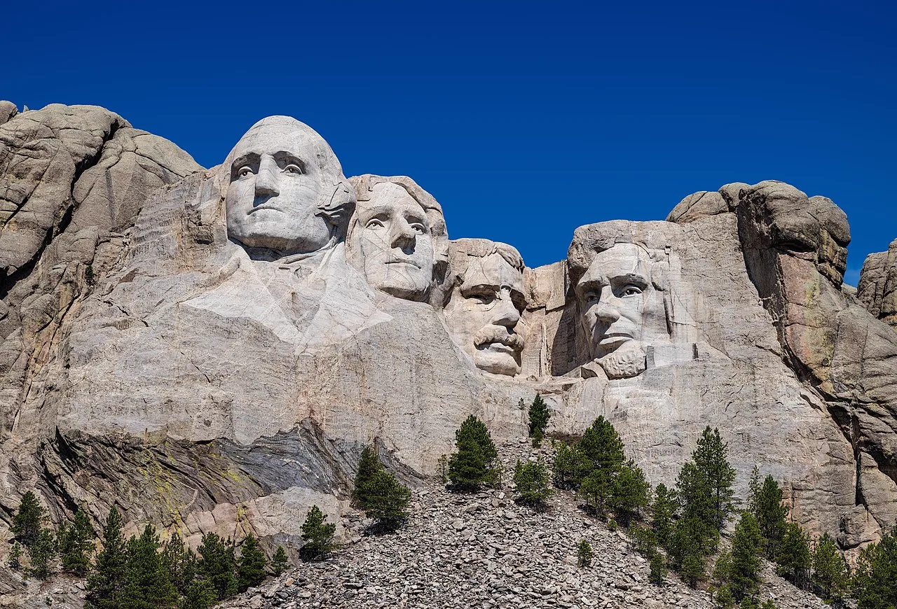 Mount Rushmore guided tour with visitors viewing the monument